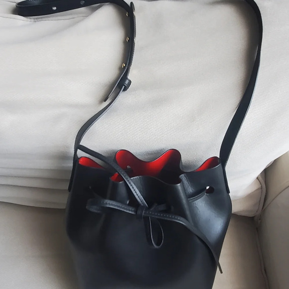 Authentic black leather Mansur Gavriel Bucket Bag in Excellent Condition - Picture 11 of 14